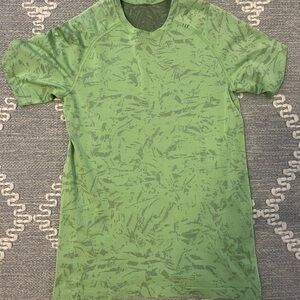 Lululemon men’s green athletic shirt